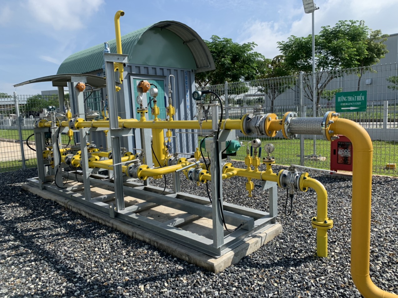 HỆ THỐNG TIẾP NHẬN VÀ CUNG CẤP KHÍ CHO NHÀ MÁY YOSHINO