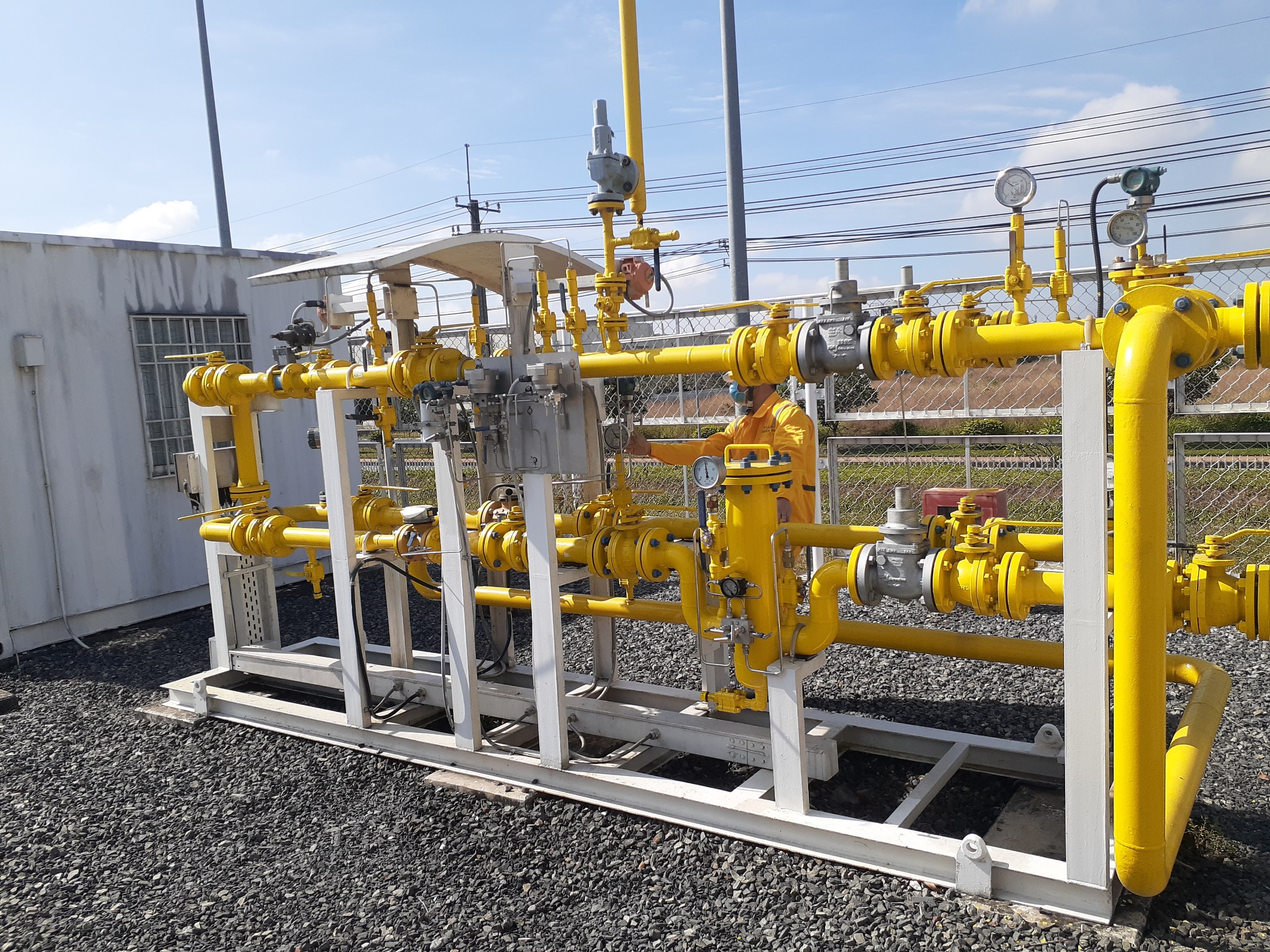 HỆ THỐNG TIẾP NHẬN VÀ CUNG CẤP KHÍ CHO NHÀ MÁY LIXIL VINA