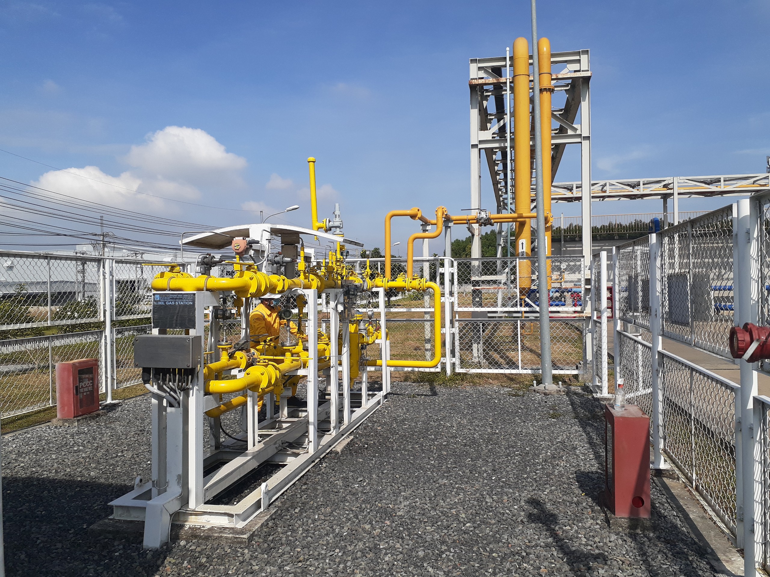 HỆ THỐNG TIẾP NHẬN VÀ CUNG CẤP KHÍ CHO NHÀ MÁY LIXIL VINA