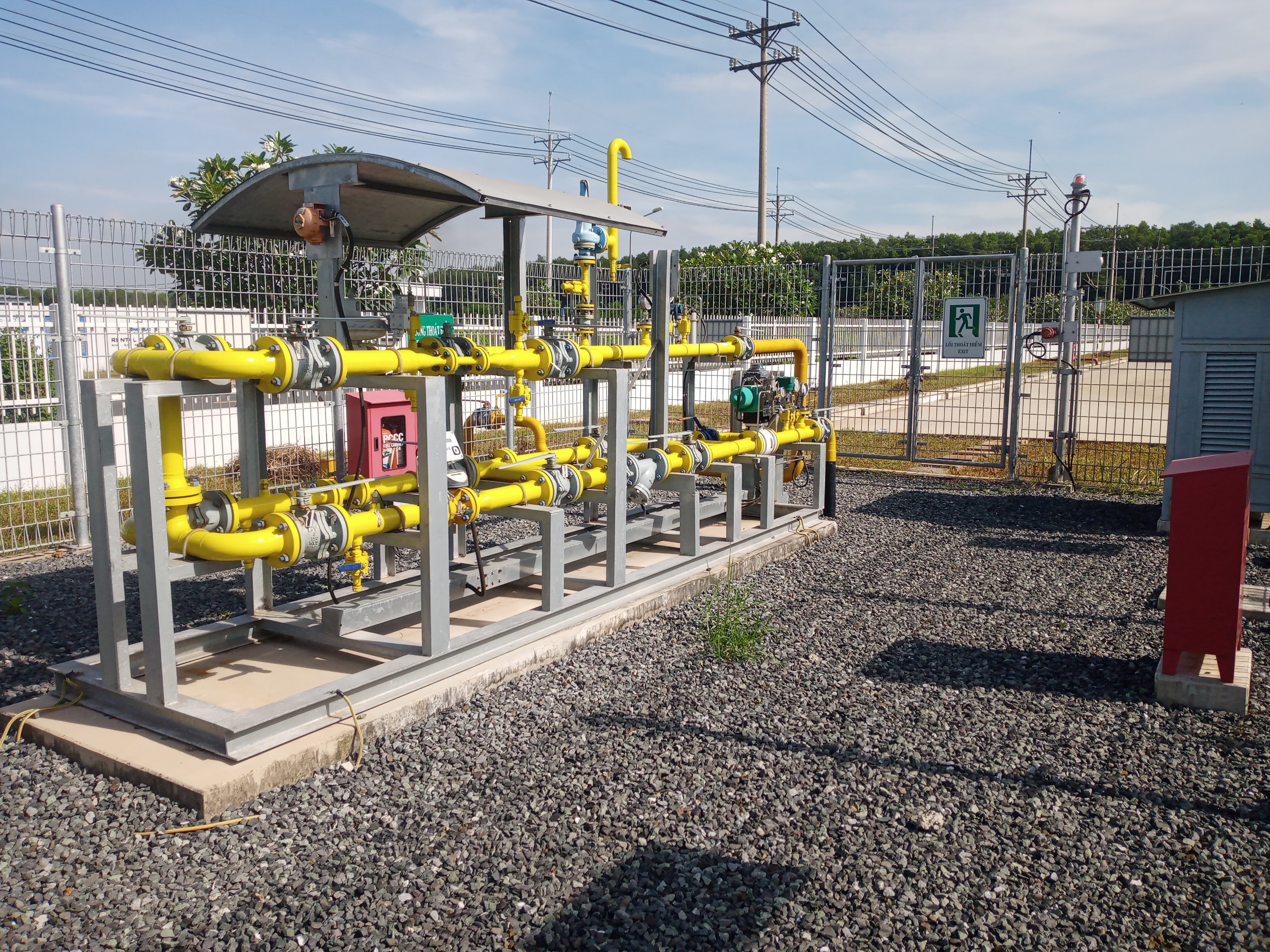 HỆ THỐNG TIẾP NHẬN KHÍ CHO NHÀ MÁY SMC