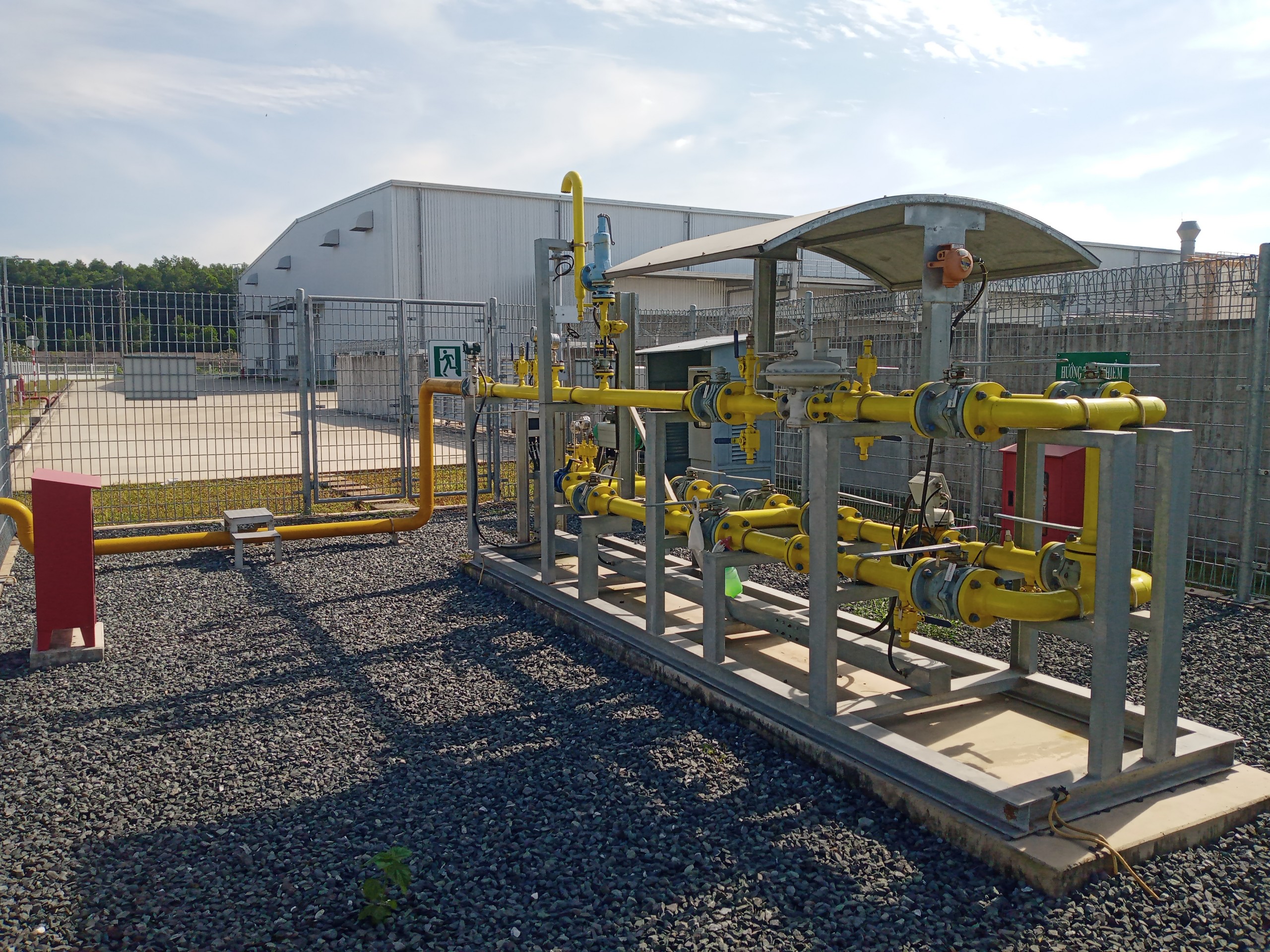 HỆ THỐNG TIẾP NHẬN KHÍ CHO NHÀ MÁY SMC