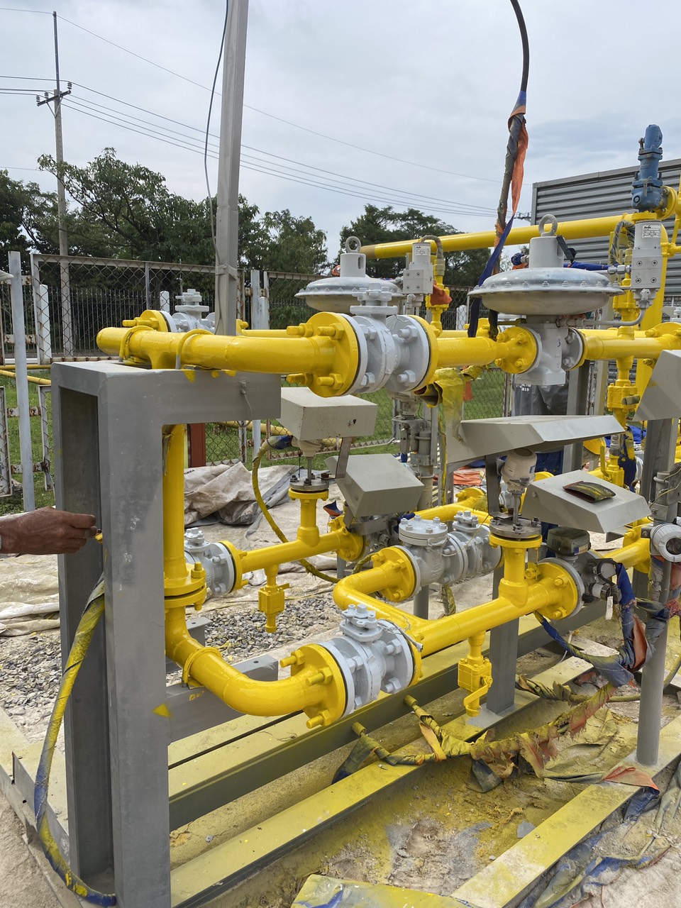 XỬ LÝ RỈ SÉT, SƠN SỬA TRẠM BÌNH KHÍ, TÔN PHƯƠNG NAM, YKK